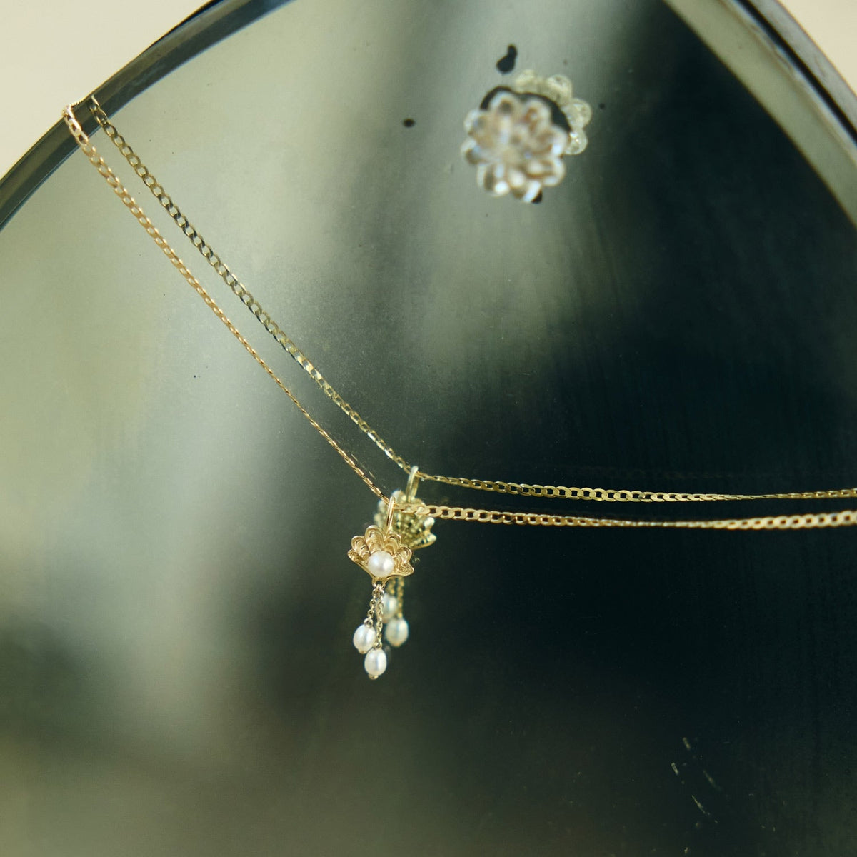 Avaline Venus From A Shell Gold Charm