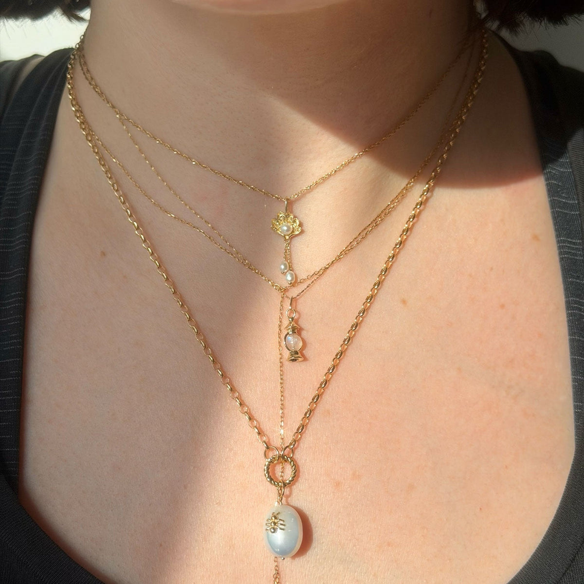 Avaline Venus From A Shell Gold Charm