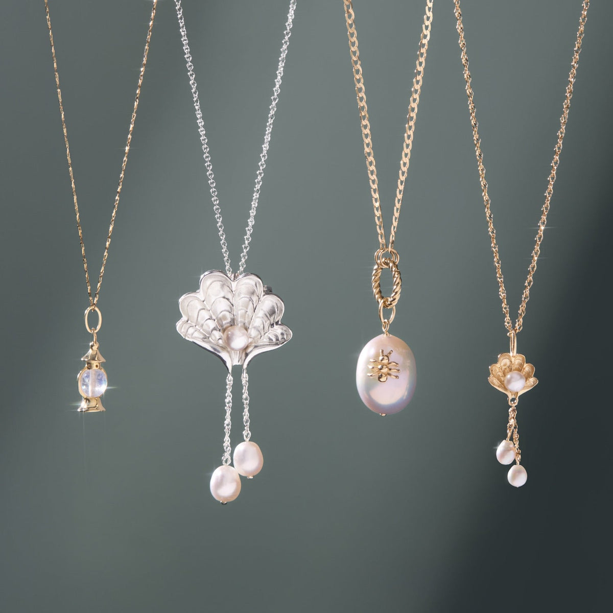 Avaline Venus From A Shell Gold Charm