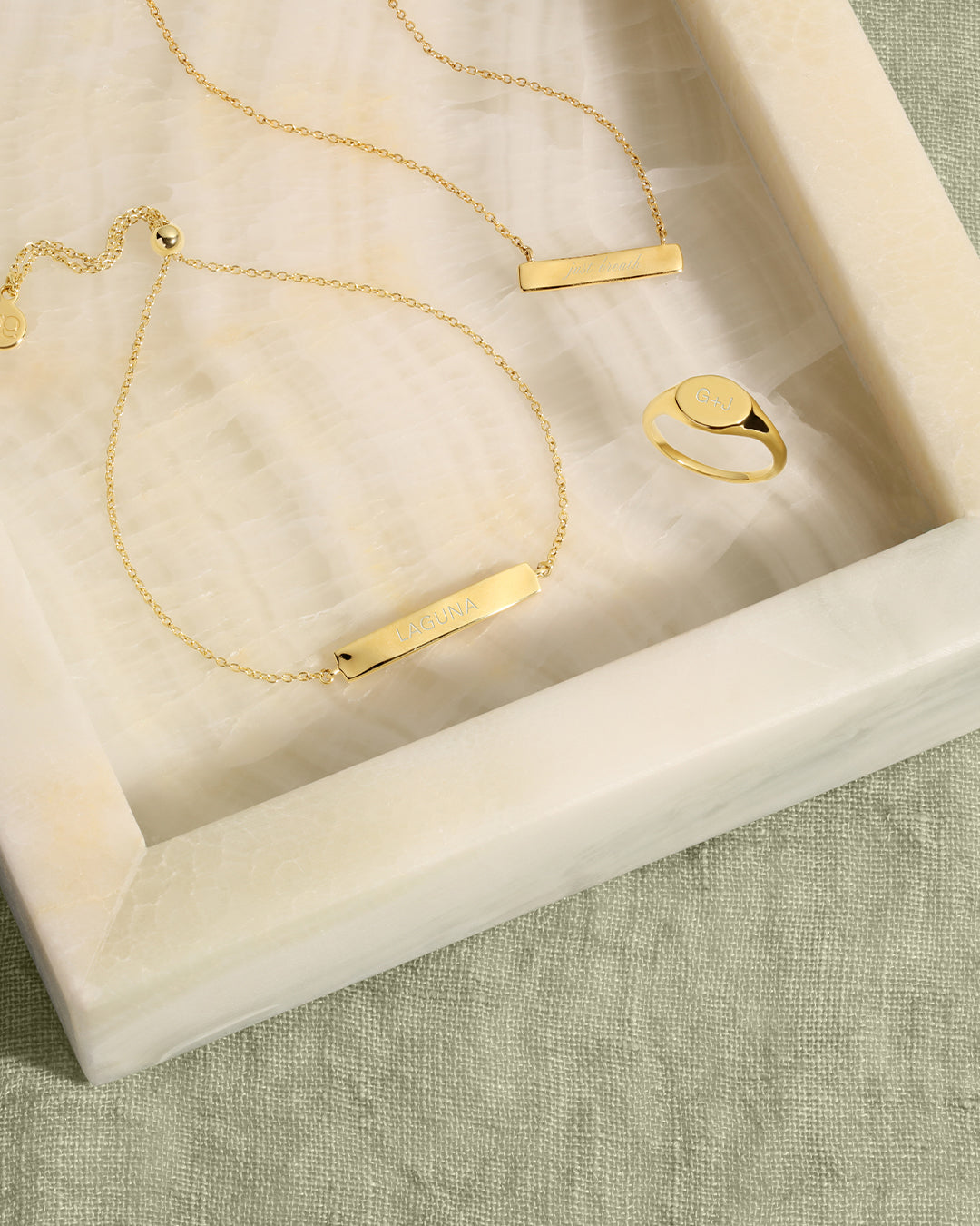 Avaline Bespoke Plate Adjustable Bracelet (gold)
