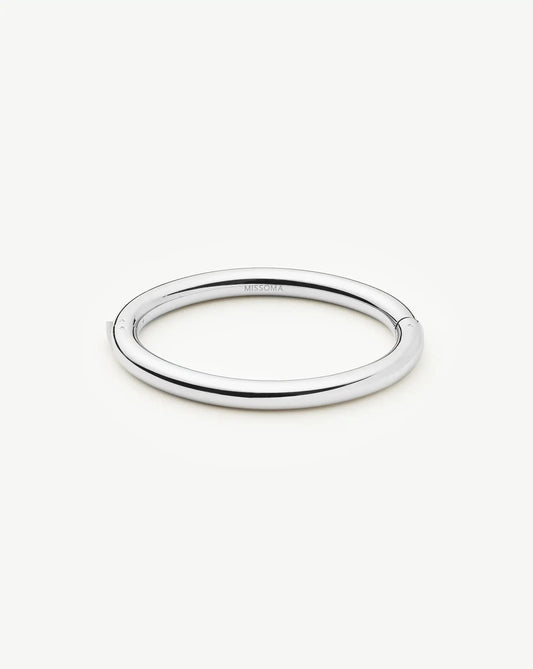 Avaline Chunky Round Hinged Bangle