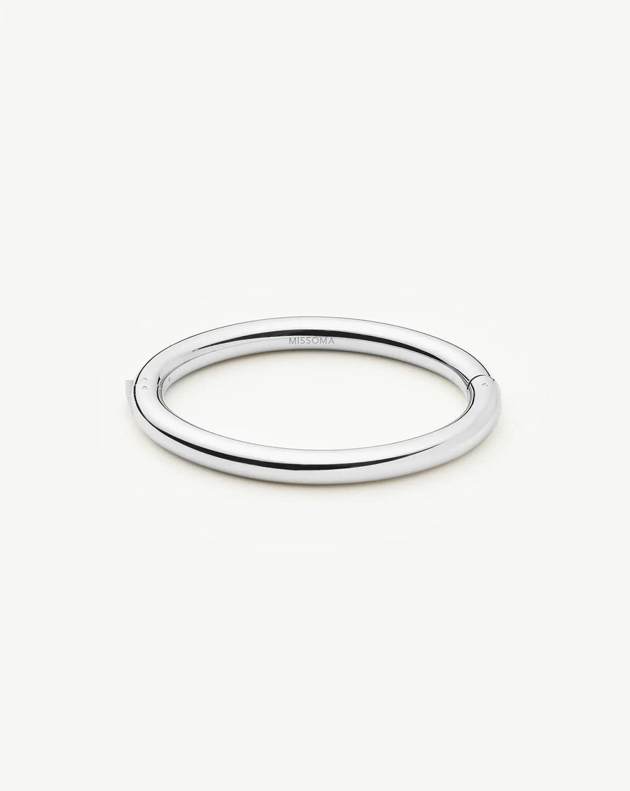 Avaline Chunky Round Hinged Bangle