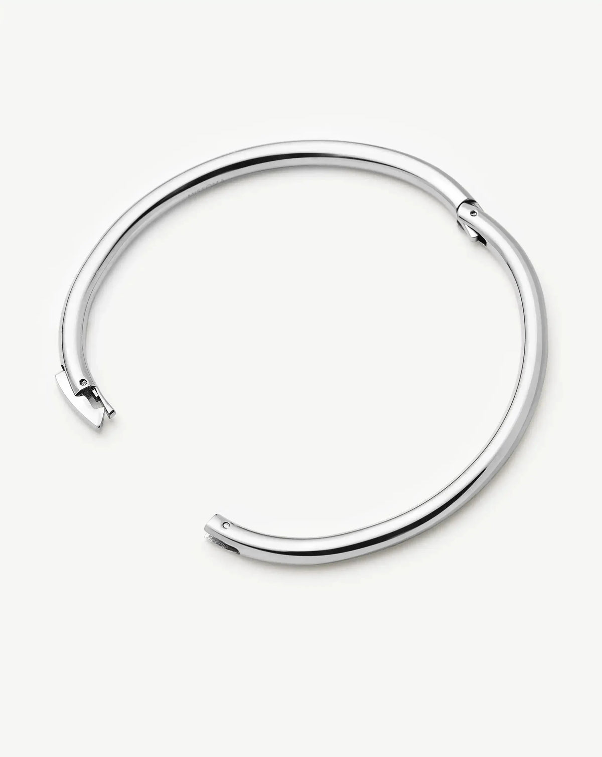 Avaline Classic Round Hinged Bangle